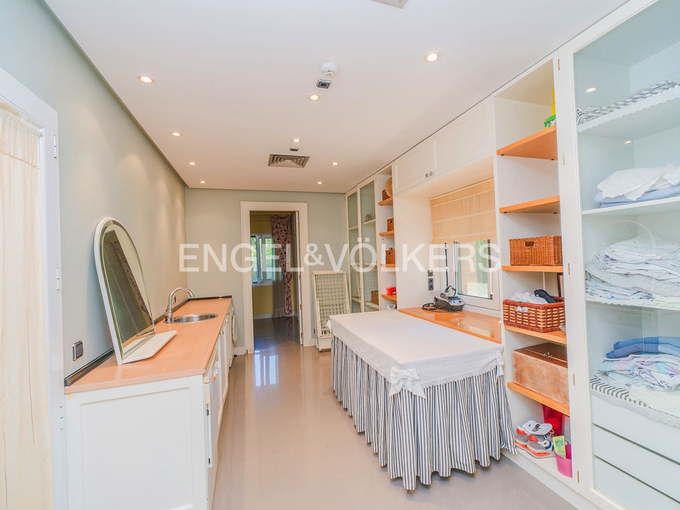 6 bedroom Villa for sale in Matola with pool garage - € 1,720,000 (Ref: 10127277)