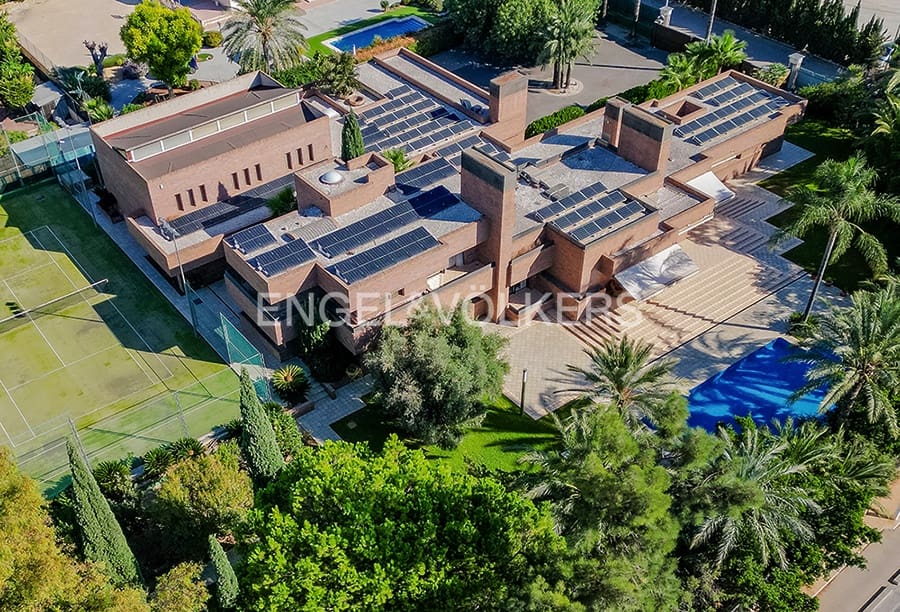 6 bedroom Villa for sale in Matola with pool garage - € 1,720,000 (Ref: 10127277)