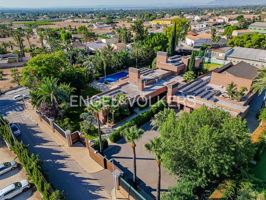 6 bedroom Villa for sale in Matola with pool garage - € 1,720,000 (Ref: 10127277)