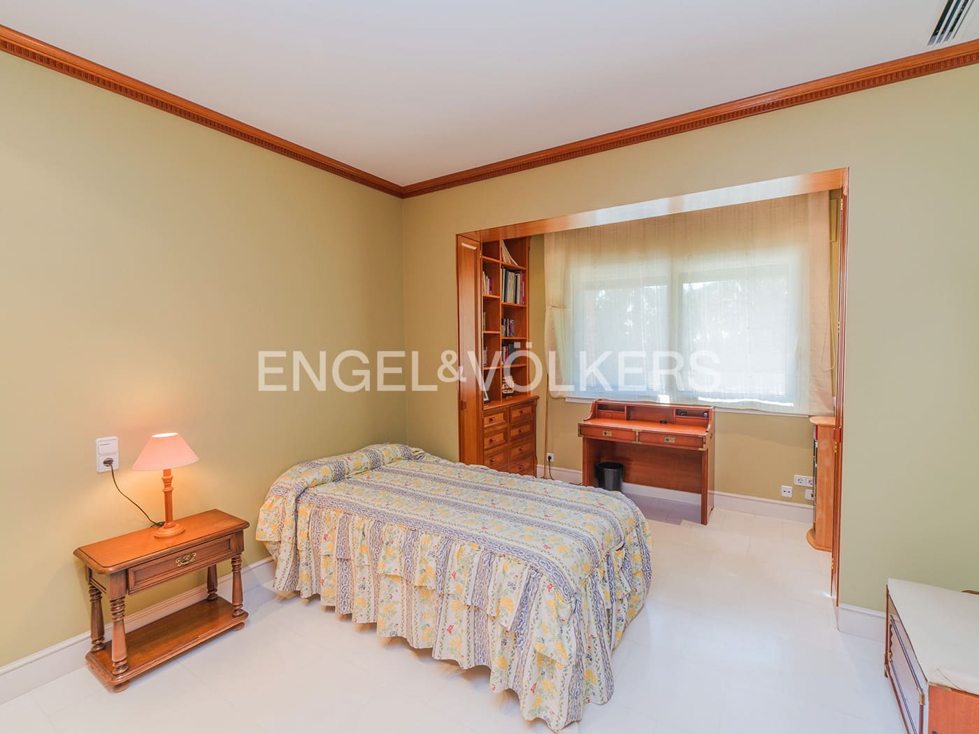 6 bedroom Villa for sale in Matola with pool garage - € 1,720,000 (Ref: 10127277)