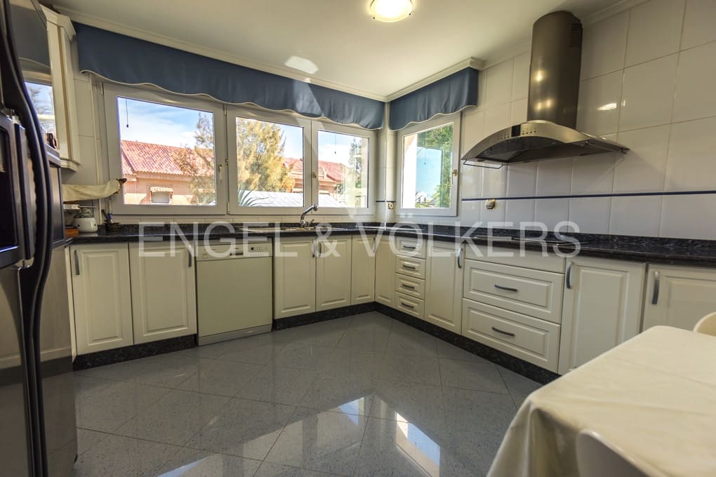 5 slaapkamer Villa te koop in Cabo de las Huertas met zwembad garage - € 1.190.000 (Ref: 10132127)