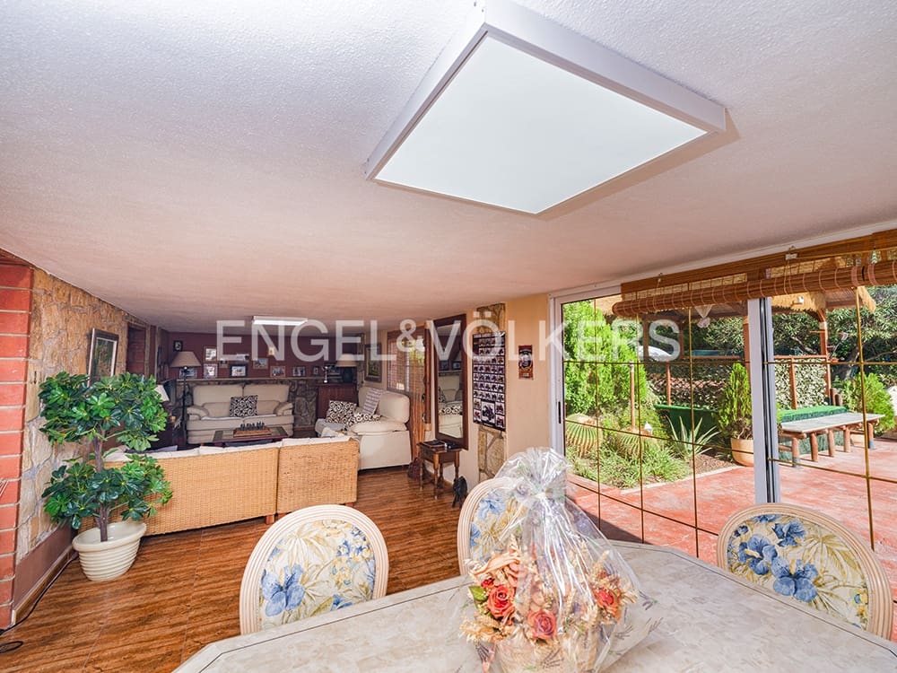 5 sypialnia Dom na sprzedaż w San Vicente / Sant Vicent del Raspeig z basenem garażem - 698 000 € (Ref: 10156882)