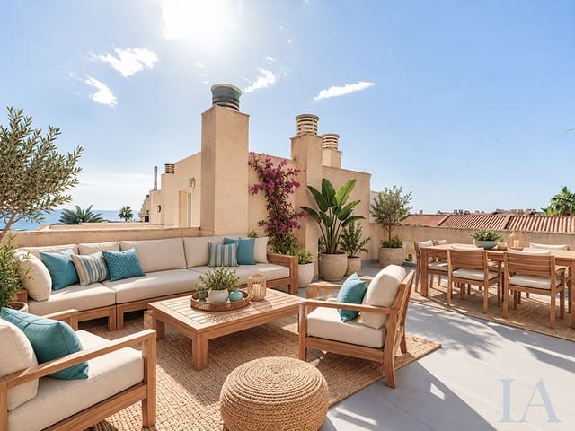 4 soverom Kjedet enebolig til salgs i El Campello med garasje - € 570 000 (Ref: 10158311)