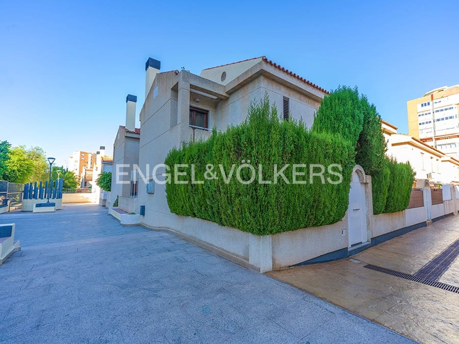 Bungalow de 3 habitaciones en Cabo de las Huertas en venta con piscina garaje - 565.000 € (Ref: 10172205)