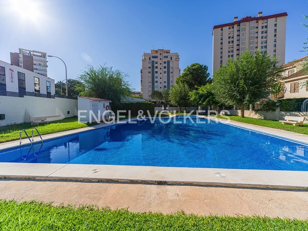 Bungalow de 3 habitaciones en Cabo de las Huertas en venta con piscina garaje - 565.000 € (Ref: 10172205)