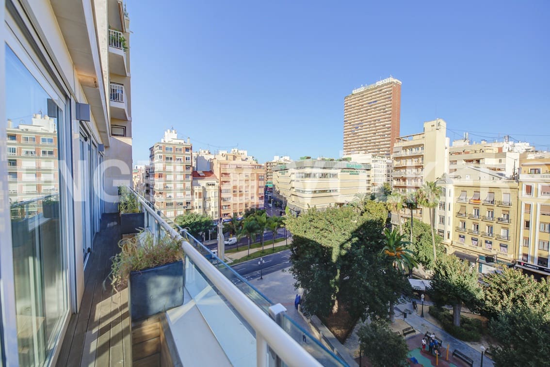 4 soveværelse Penthouse til salg i Alicante by med garage - € 1.200.000 (Ref: 5926627)