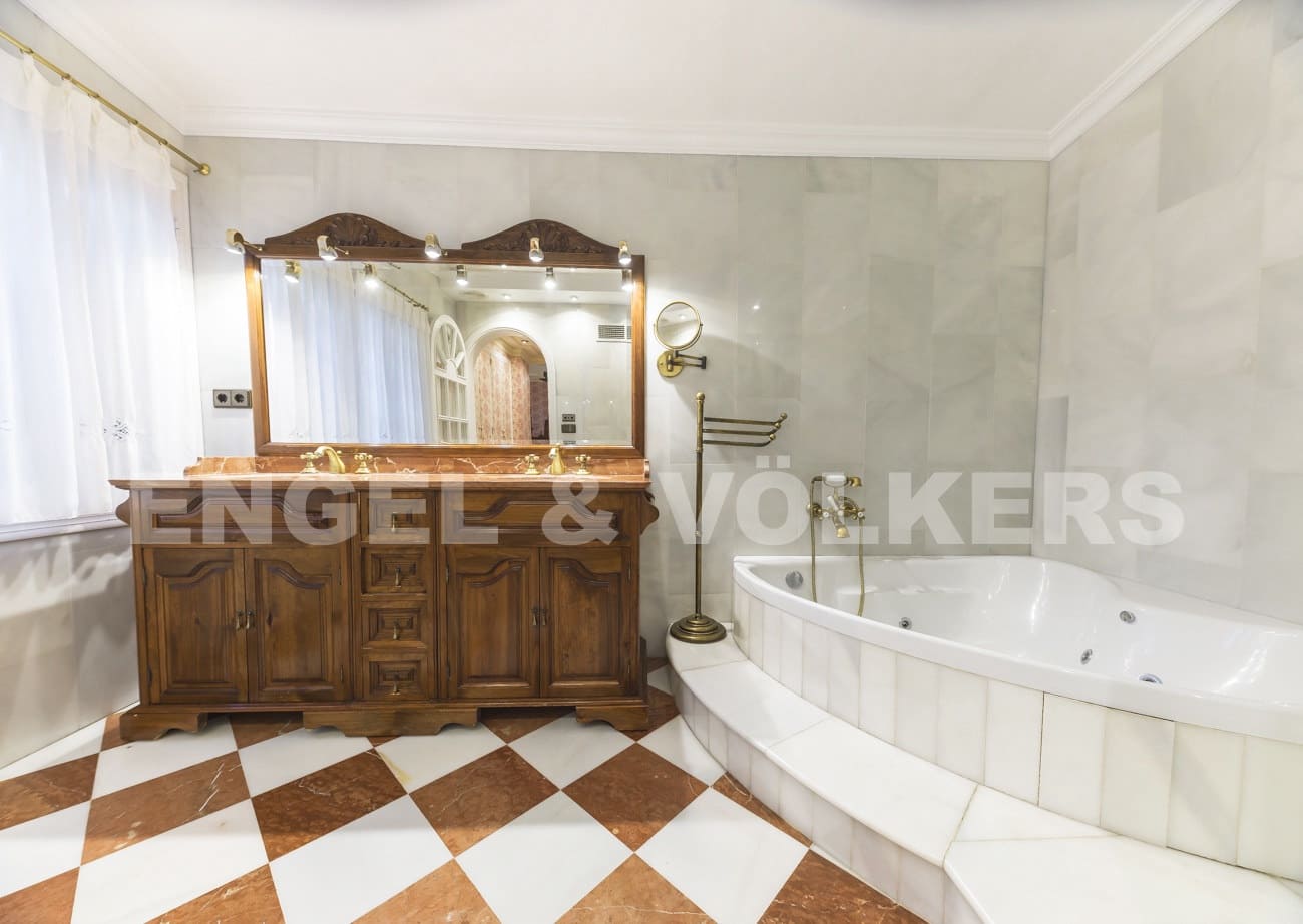 5 soveværelse Villa til salg i Elche / Elx med swimmingpool - € 750.000 (Ref: 5974435)