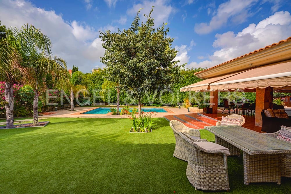 5 bedroom Villa for sale in Alicante / Alacant city with pool garage - € 1,200,000 (Ref: 6271719)