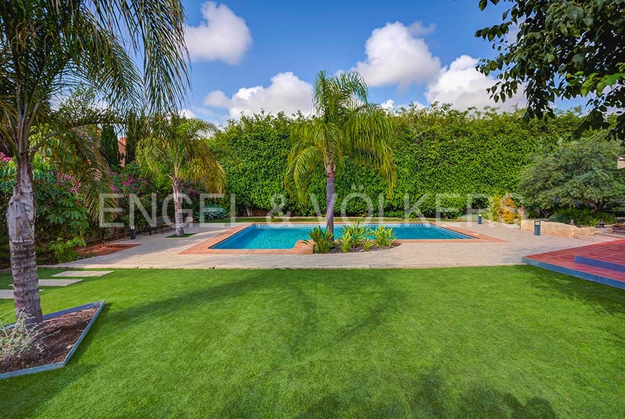 5 bedroom Villa for sale in Alicante / Alacant city with pool garage - € 1,200,000 (Ref: 6271719)