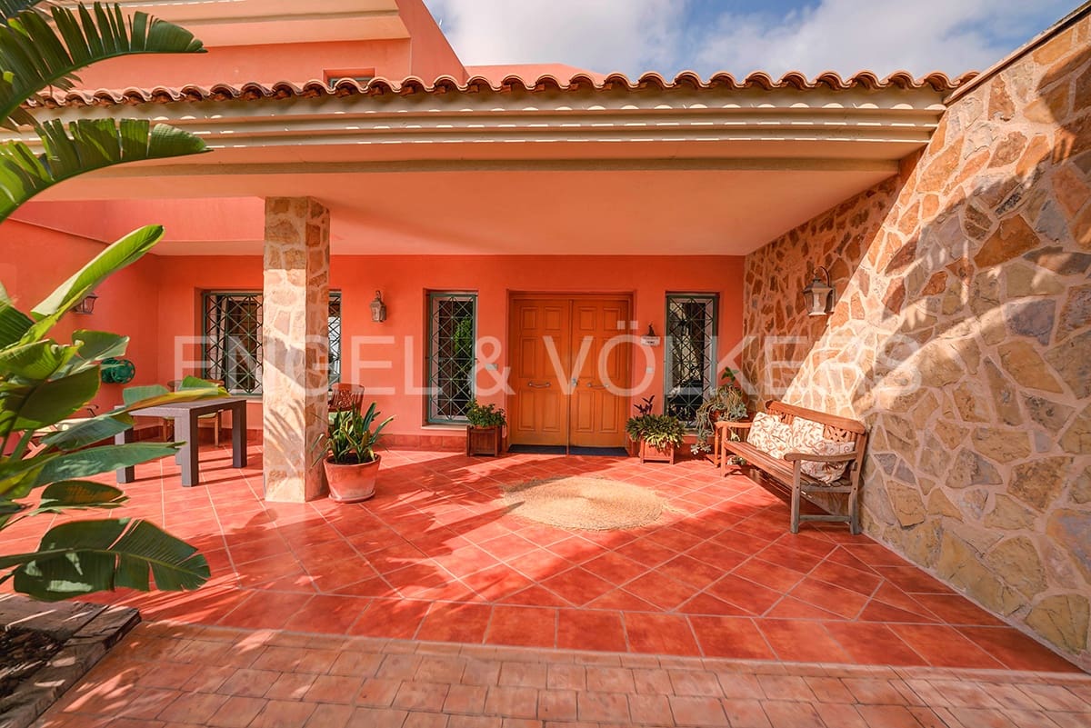 5 bedroom Villa for sale in Alicante / Alacant city with pool garage - € 1,200,000 (Ref: 6271719)