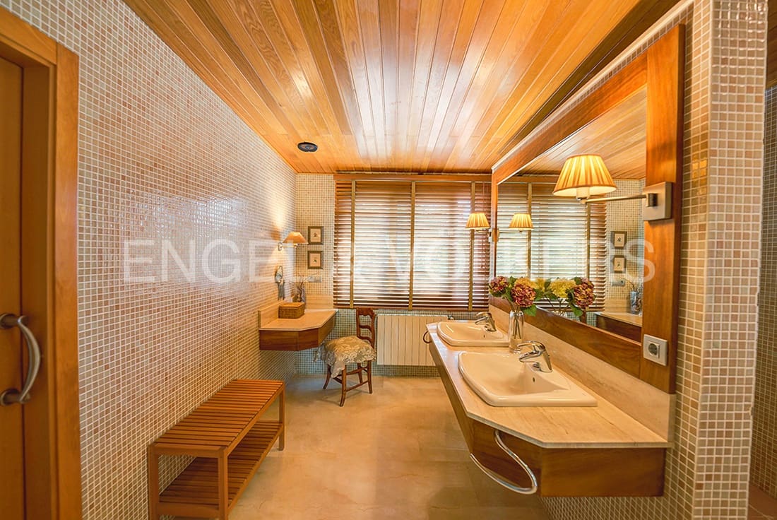 5 bedroom Villa for sale in Alicante / Alacant city with pool garage - € 1,200,000 (Ref: 6271719)