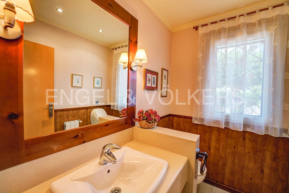 5 bedroom Villa for sale in Alicante / Alacant city with pool garage - € 1,200,000 (Ref: 6271719)