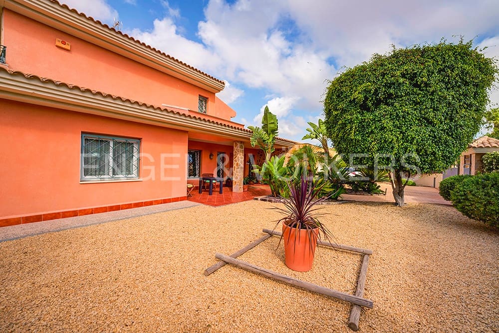 5 bedroom Villa for sale in Alicante / Alacant city with pool garage - € 1,200,000 (Ref: 6271719)