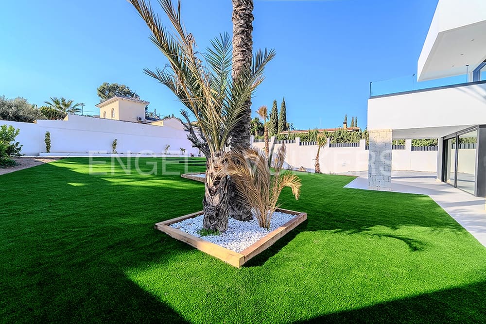 4 soverom Villa til salgs i Alicante by med svømmebasseng garasje - € 1 695 000 (Ref: 6330396)