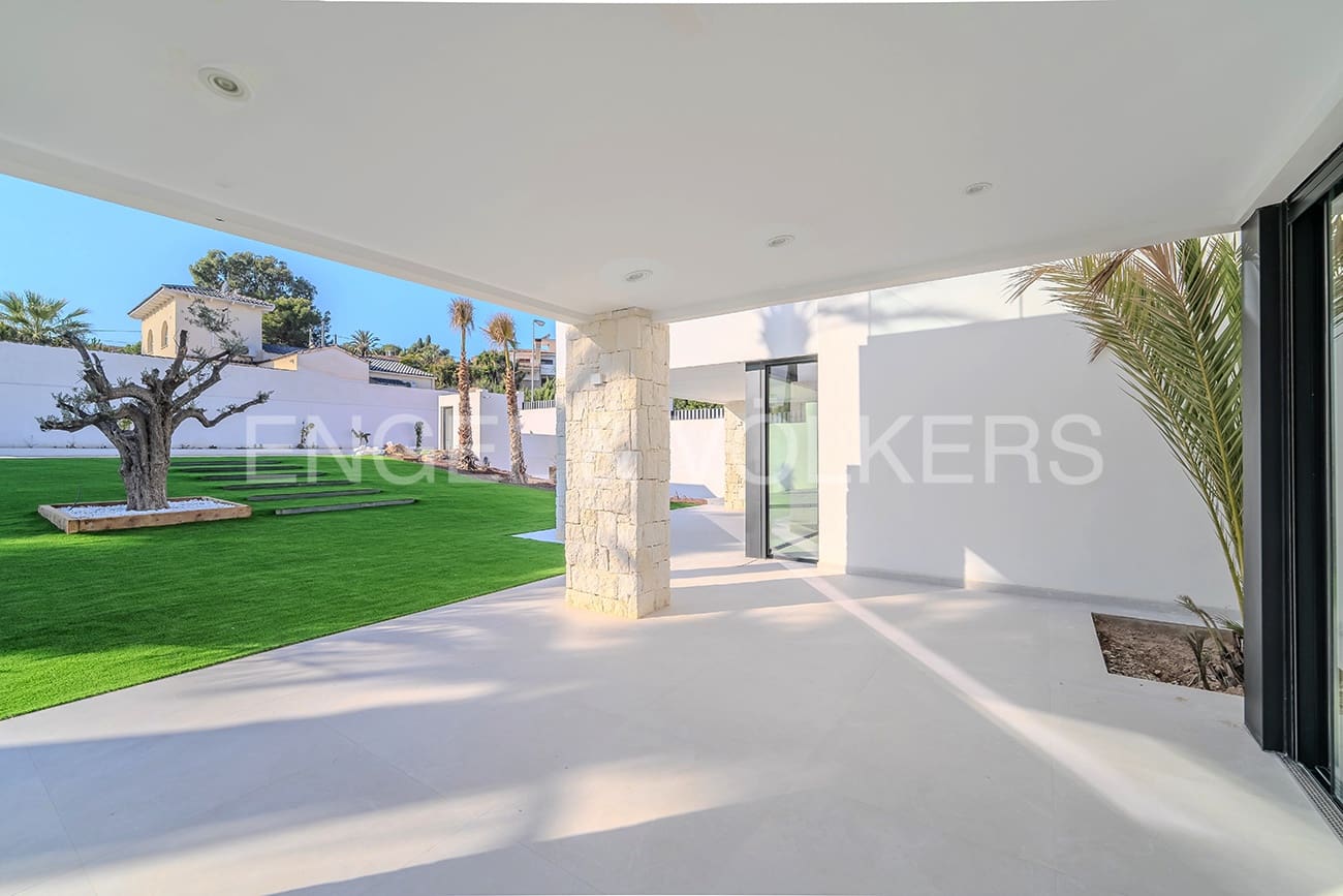 4 soverom Villa til salgs i Alicante by med svømmebasseng garasje - € 1 695 000 (Ref: 6330396)