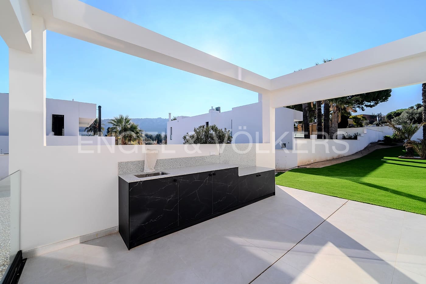 4 soverom Villa til salgs i Alicante by med svømmebasseng garasje - € 1 695 000 (Ref: 6330396)