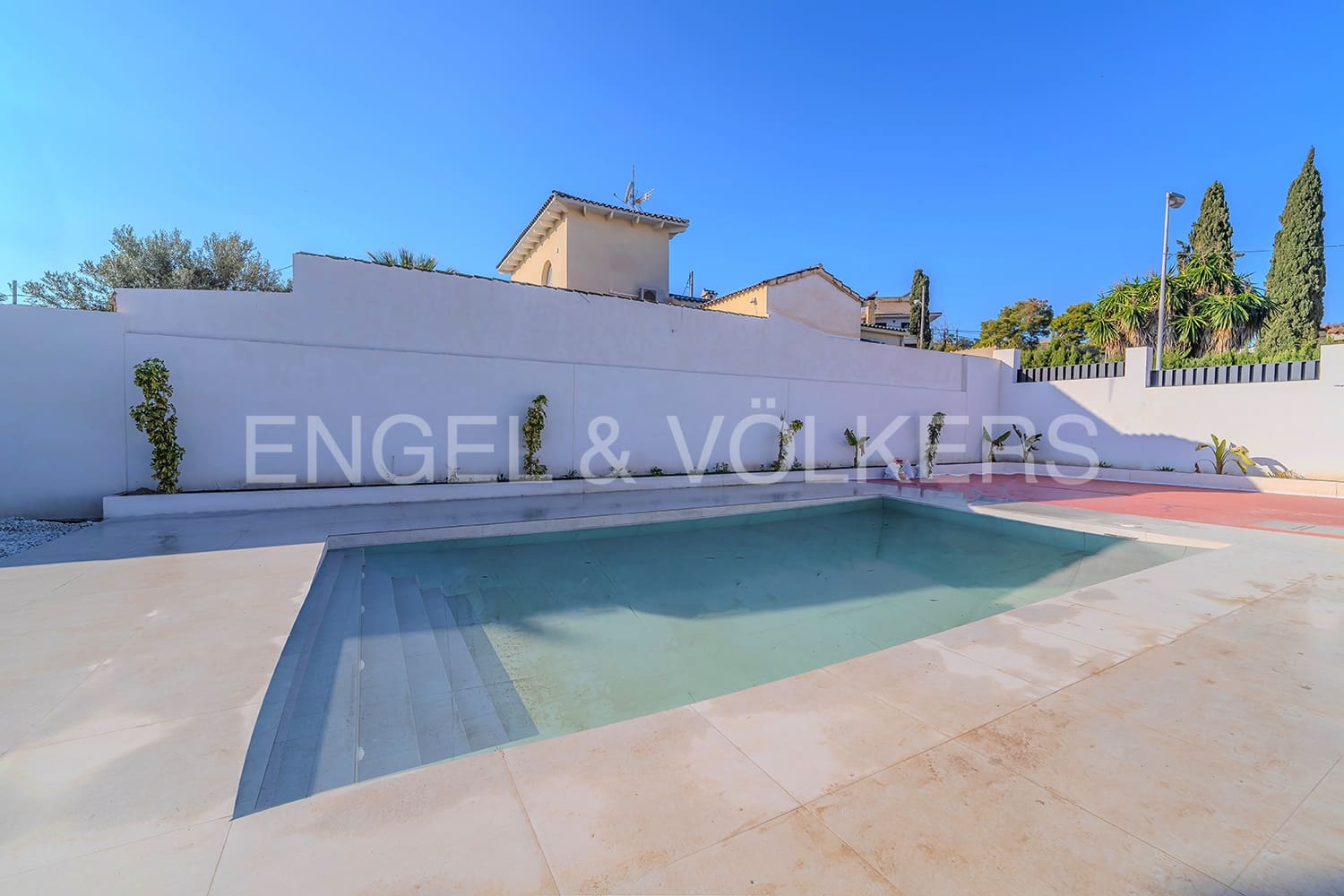 4 soverom Villa til salgs i Alicante by med svømmebasseng garasje - € 1 695 000 (Ref: 6330396)