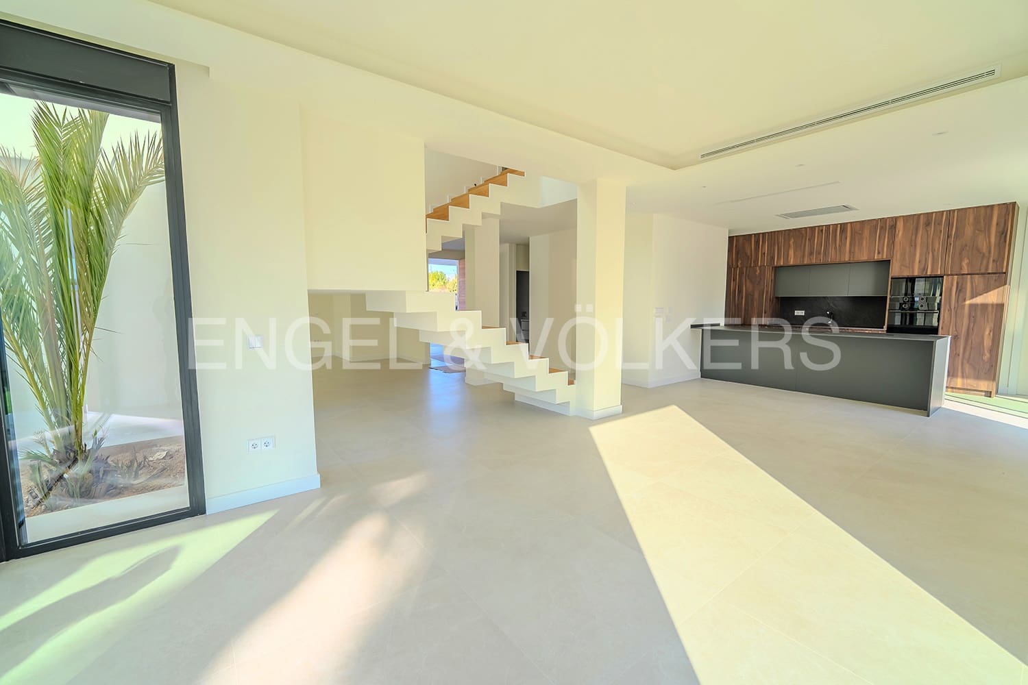 4 soverom Villa til salgs i Alicante by med svømmebasseng garasje - € 1 695 000 (Ref: 6330396)