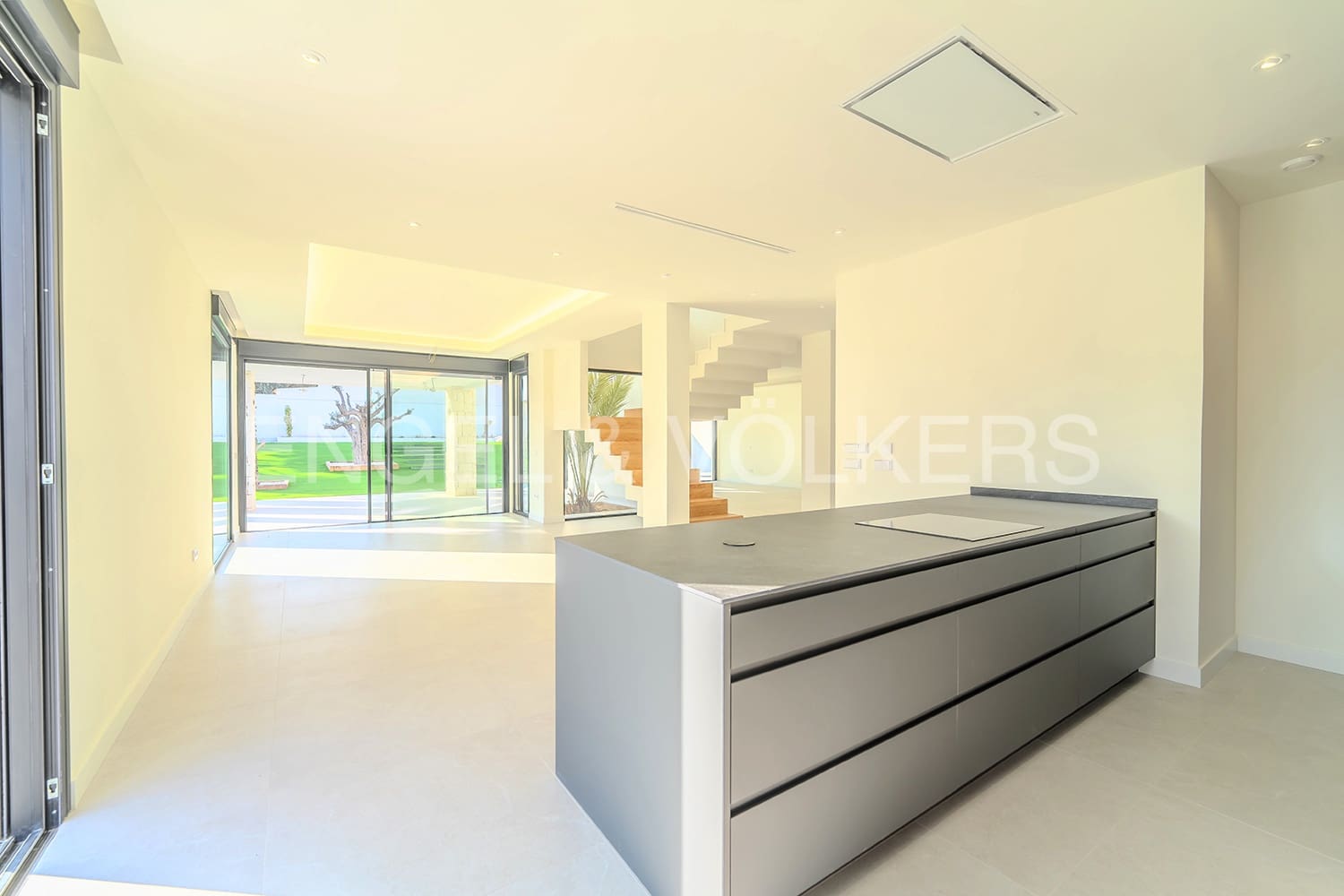 4 soverom Villa til salgs i Alicante by med svømmebasseng garasje - € 1 695 000 (Ref: 6330396)