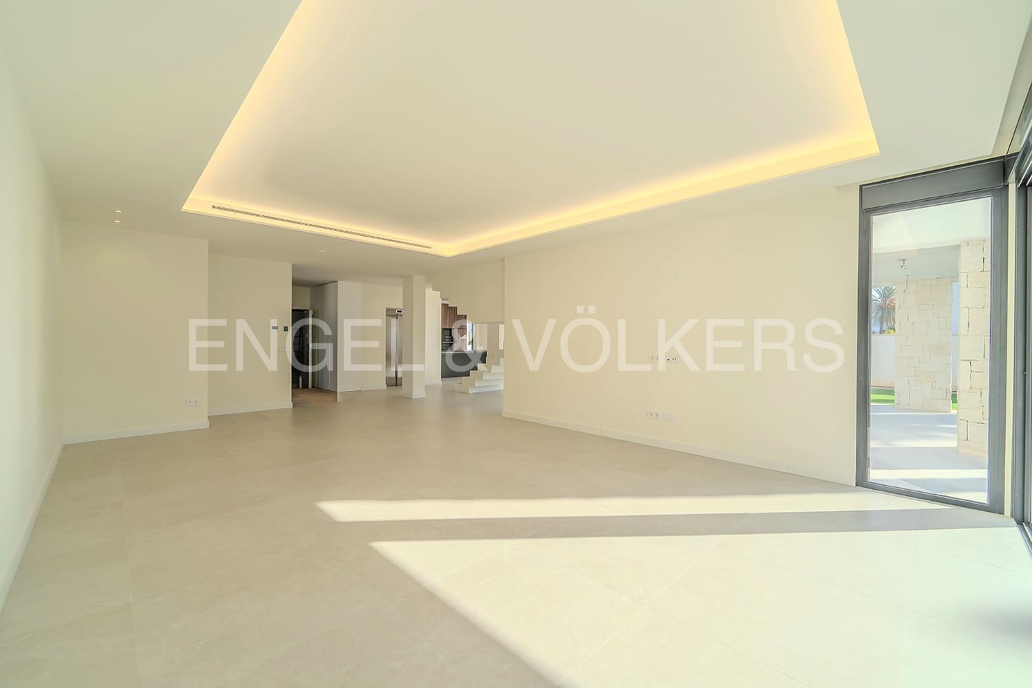 4 soverom Villa til salgs i Alicante by med svømmebasseng garasje - € 1 695 000 (Ref: 6330396)