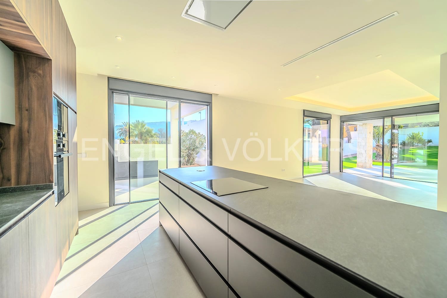 4 soverom Villa til salgs i Alicante by med svømmebasseng garasje - € 1 695 000 (Ref: 6330396)