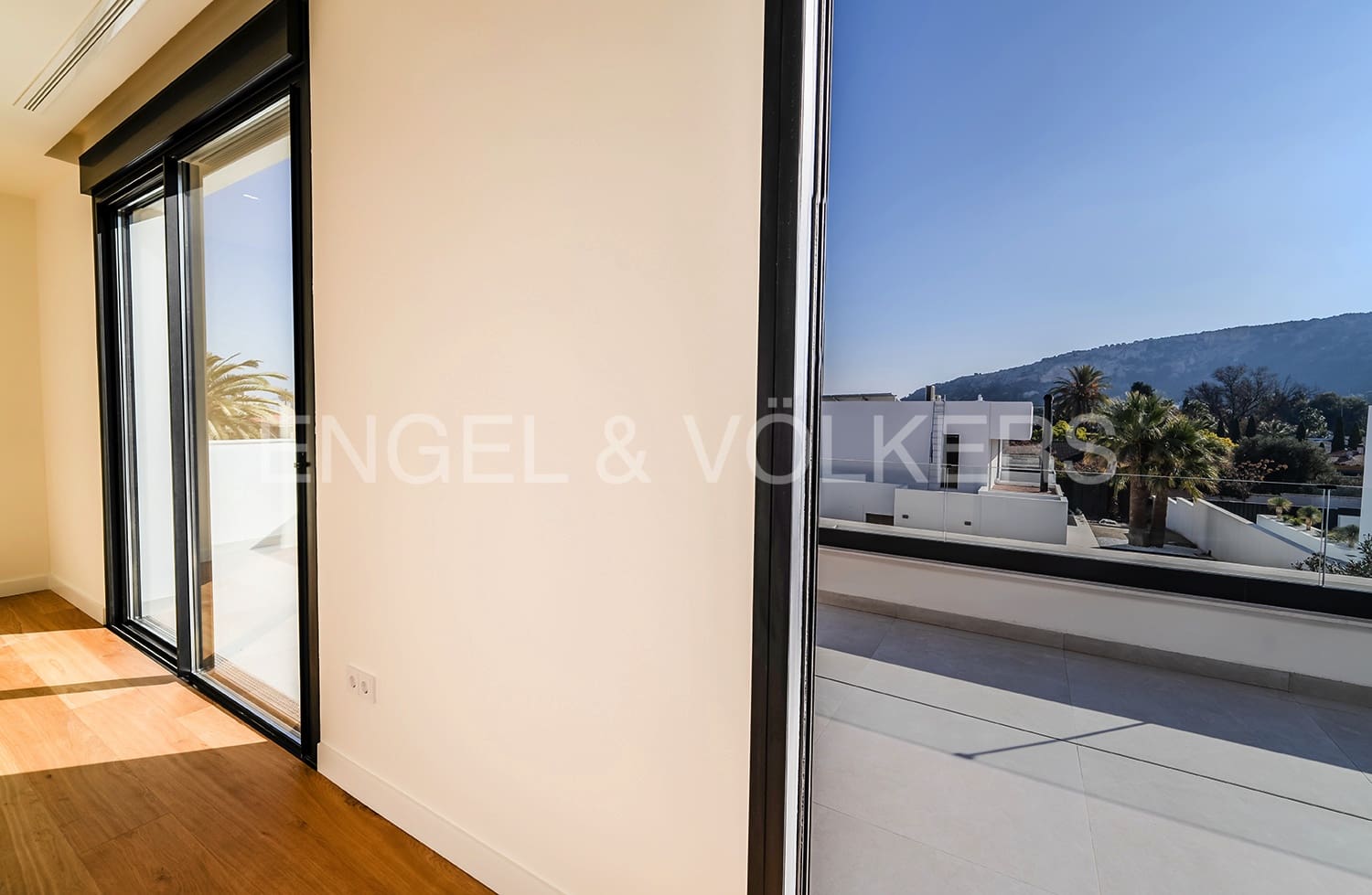 4 soverom Villa til salgs i Alicante by med svømmebasseng garasje - € 1 695 000 (Ref: 6330396)