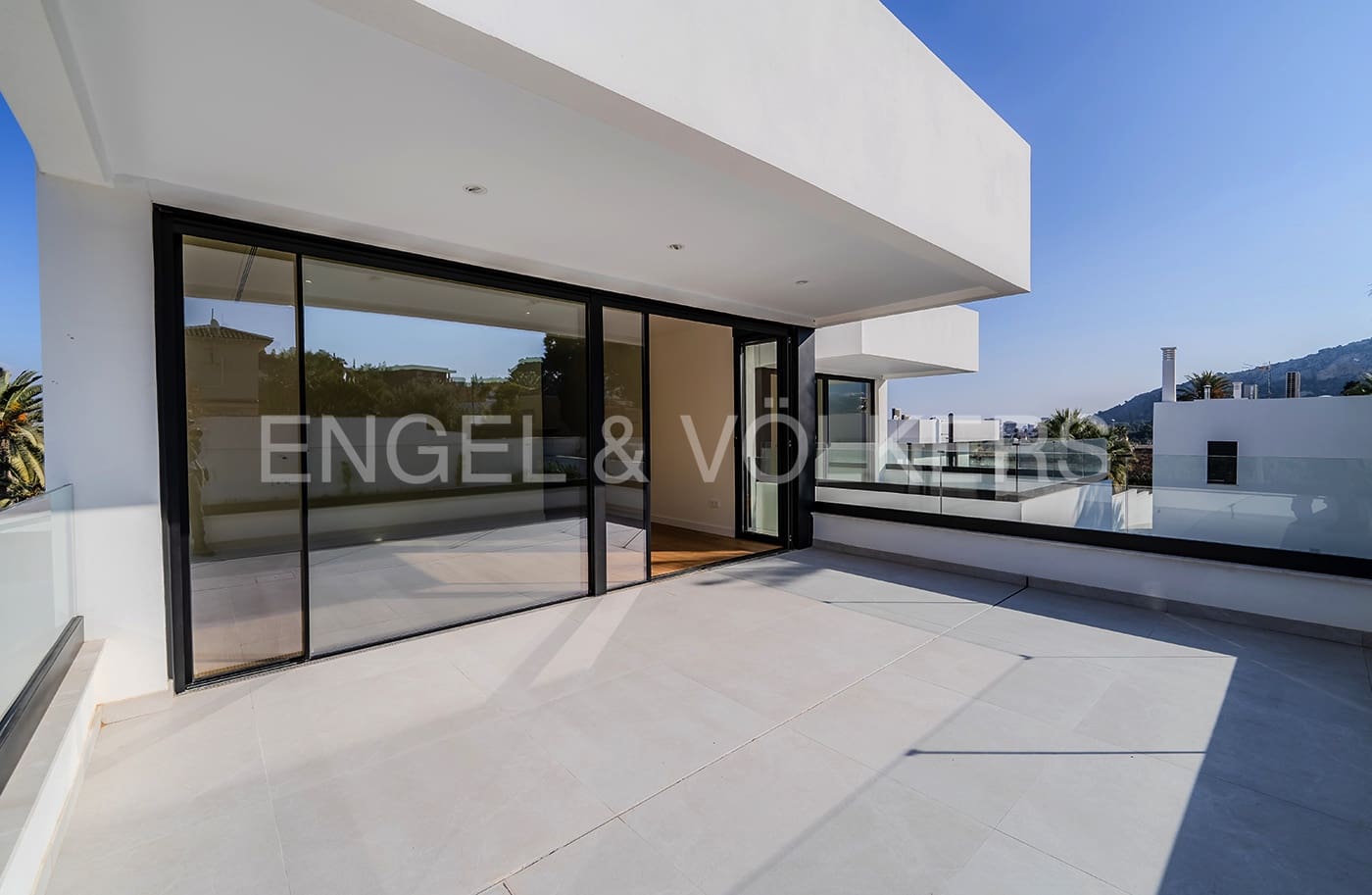 4 soverom Villa til salgs i Alicante by med svømmebasseng garasje - € 1 695 000 (Ref: 6330396)