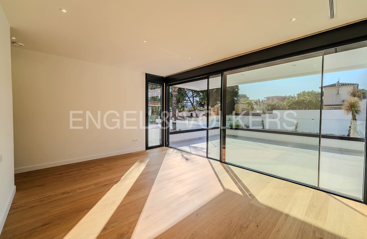 4 soverom Villa til salgs i Alicante by med svømmebasseng garasje - € 1 695 000 (Ref: 6330396)