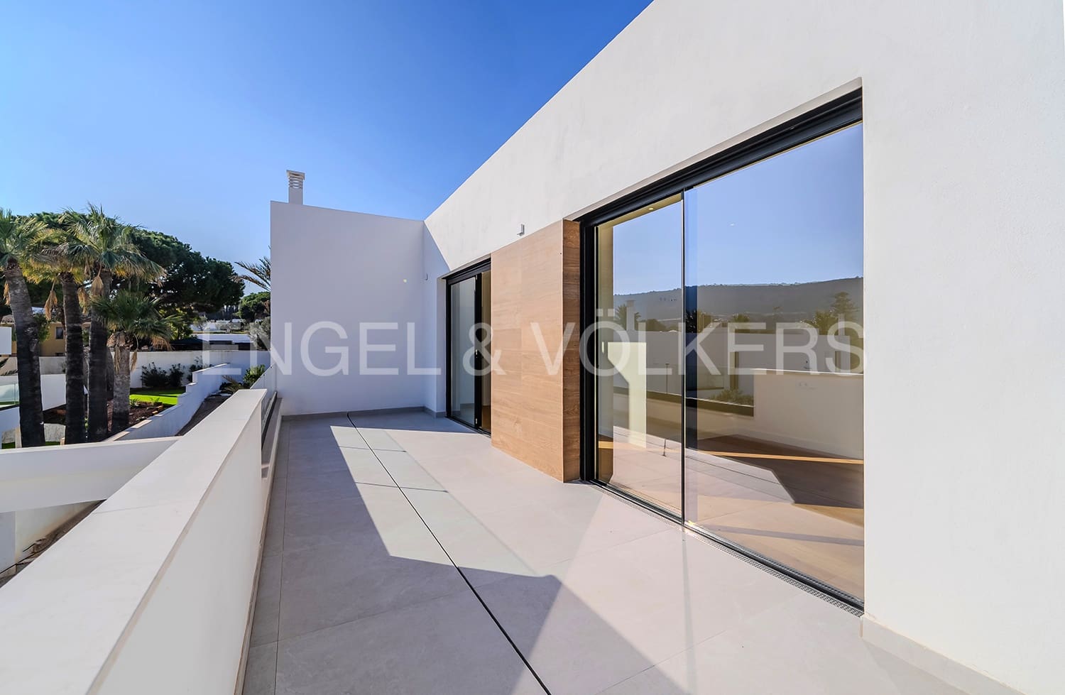 4 soverom Villa til salgs i Alicante by med svømmebasseng garasje - € 1 695 000 (Ref: 6330396)