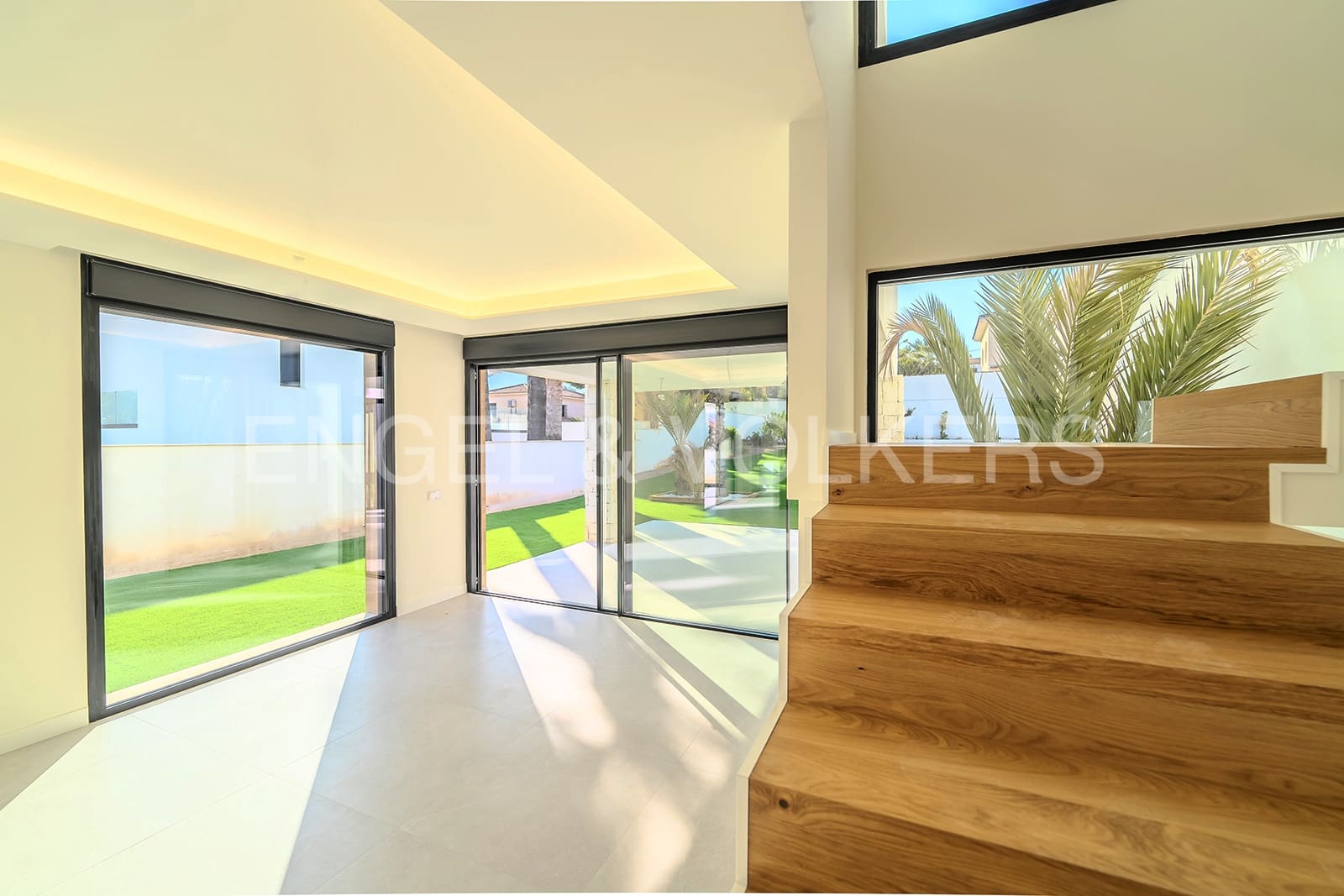 4 soverom Villa til salgs i Alicante by med svømmebasseng garasje - € 1 695 000 (Ref: 6330396)