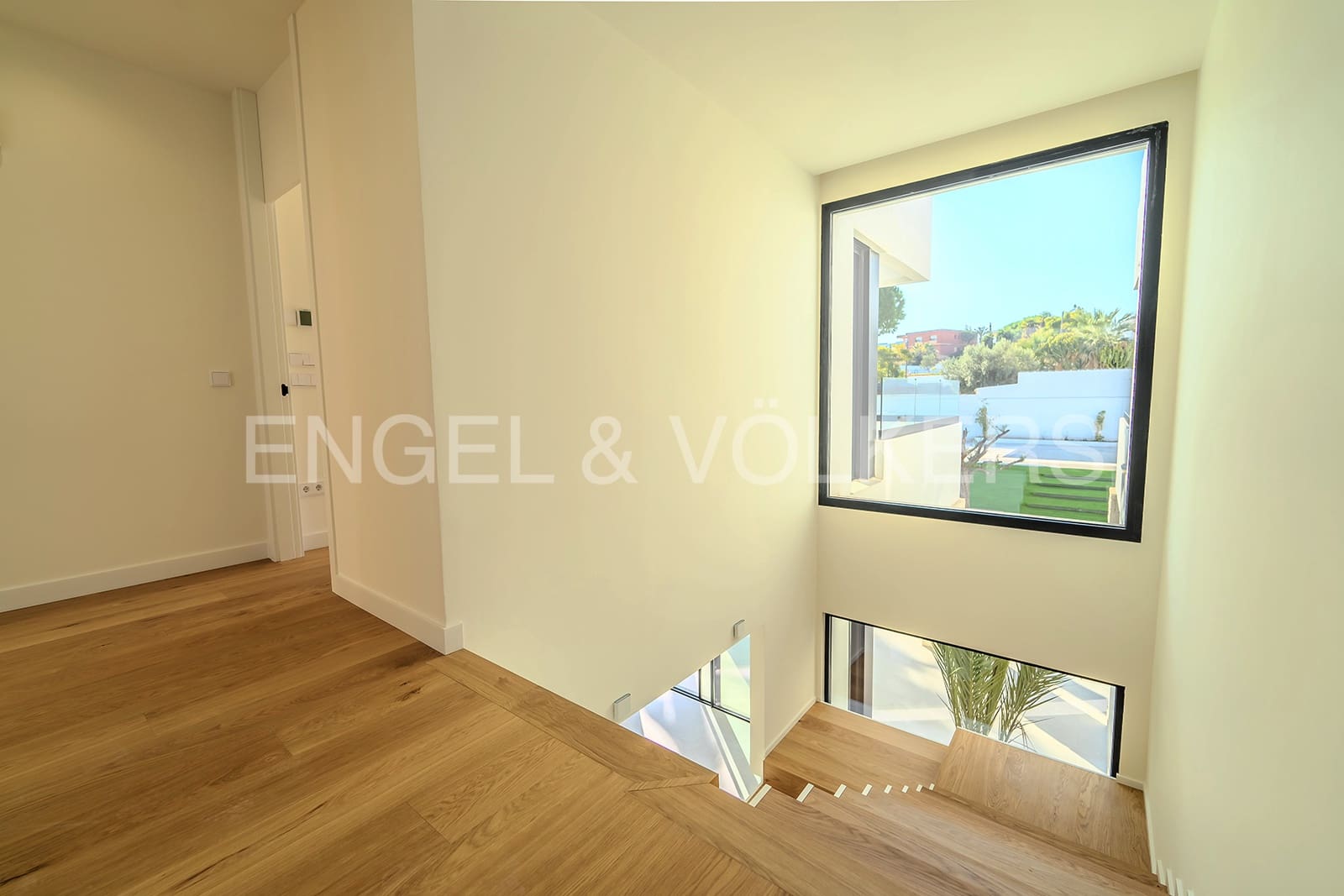 4 soverom Villa til salgs i Alicante by med svømmebasseng garasje - € 1 695 000 (Ref: 6330396)