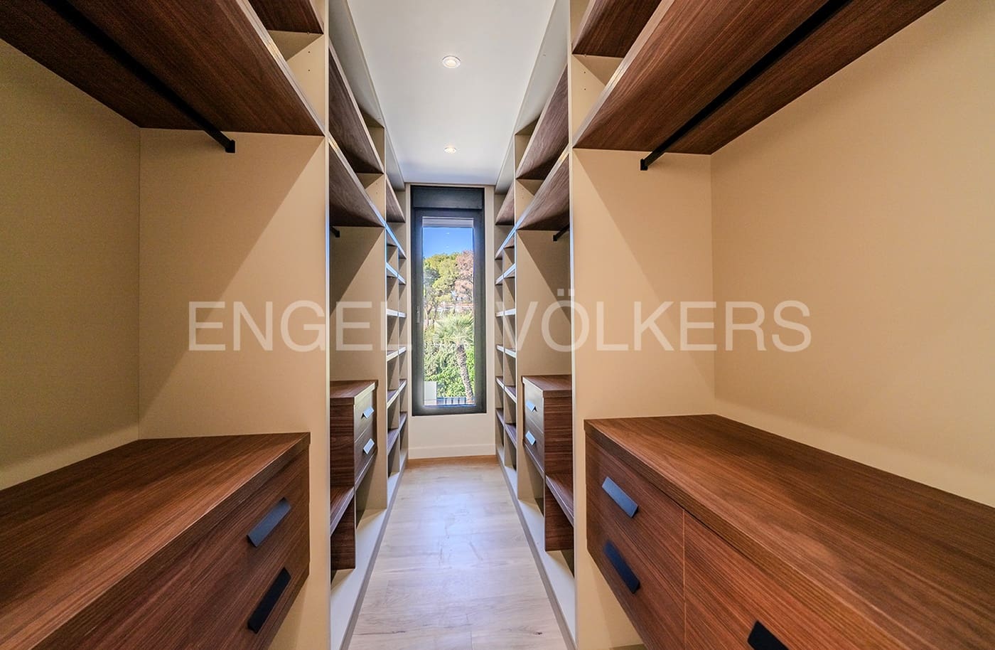 4 soverom Villa til salgs i Alicante by med svømmebasseng garasje - € 1 695 000 (Ref: 6330396)