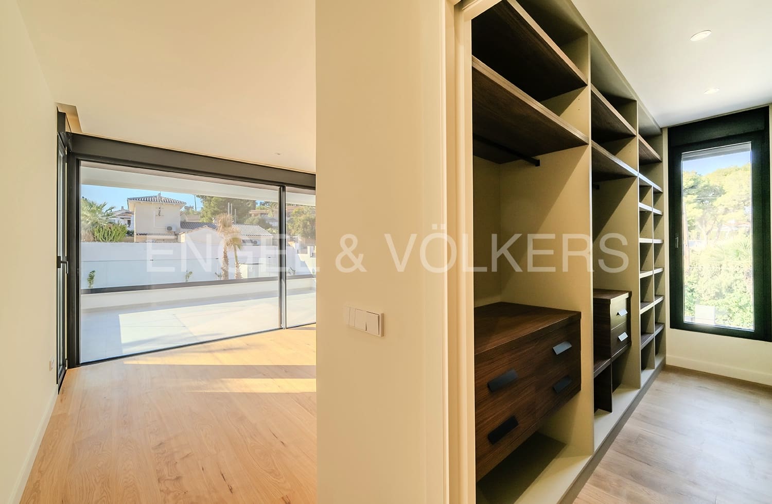 4 soverom Villa til salgs i Alicante by med svømmebasseng garasje - € 1 695 000 (Ref: 6330396)