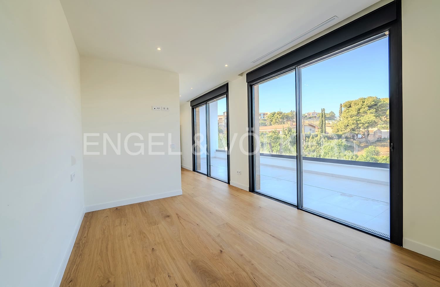 4 soverom Villa til salgs i Alicante by med svømmebasseng garasje - € 1 695 000 (Ref: 6330396)