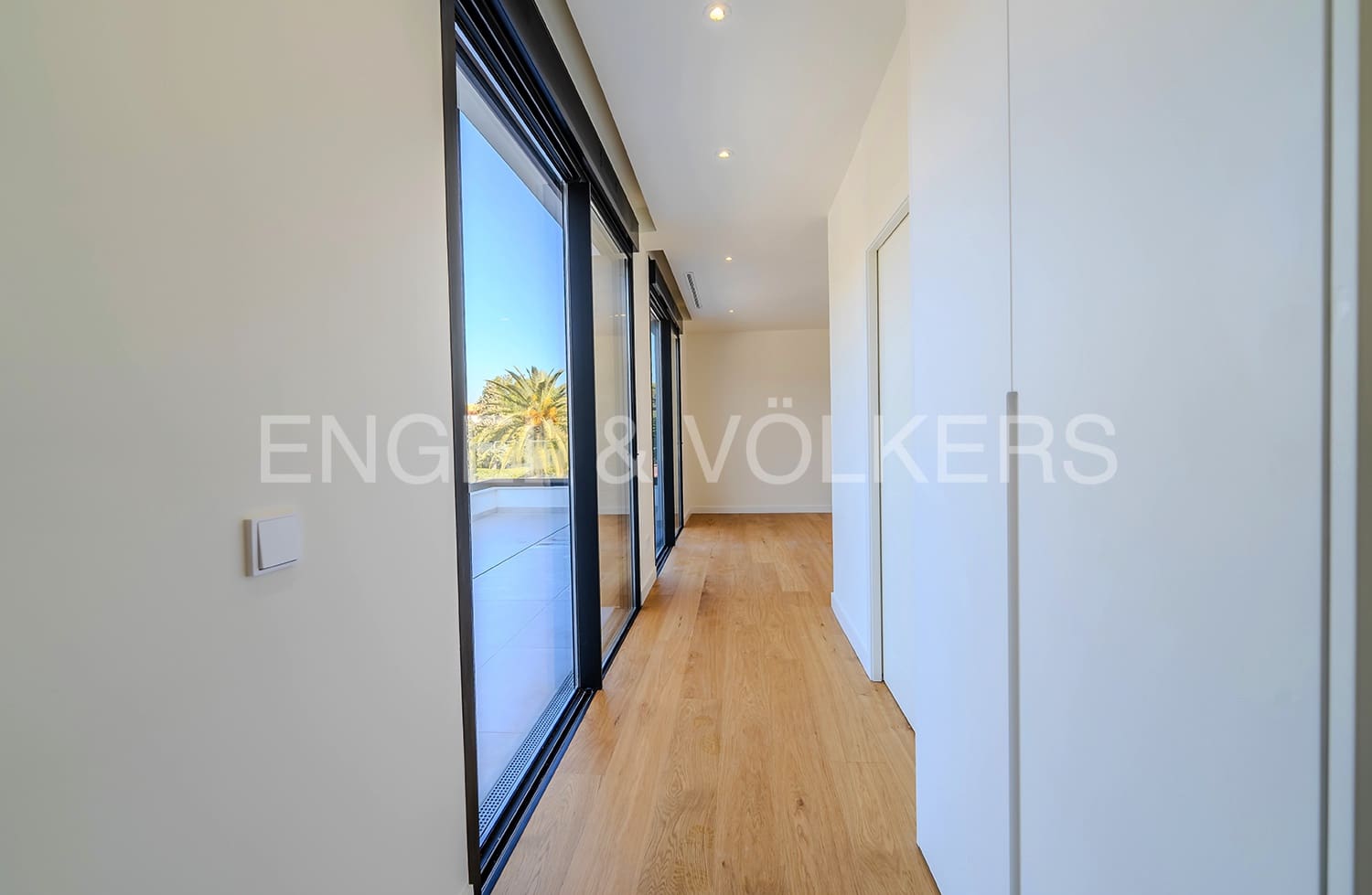 4 soverom Villa til salgs i Alicante by med svømmebasseng garasje - € 1 695 000 (Ref: 6330396)