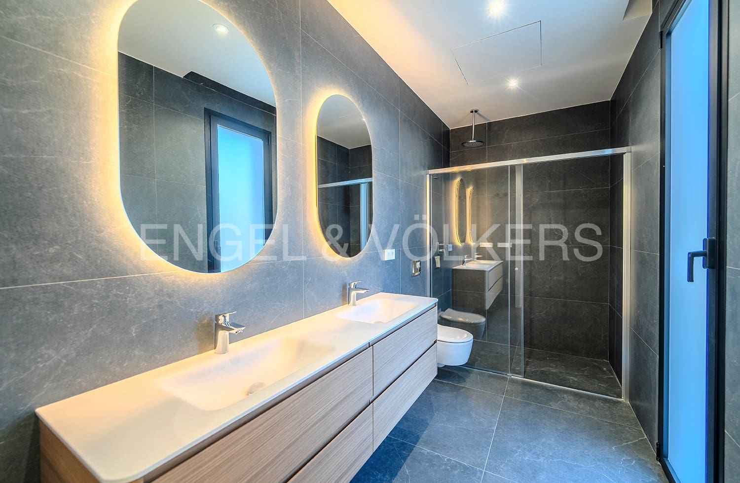 4 soverom Villa til salgs i Alicante by med svømmebasseng garasje - € 1 695 000 (Ref: 6330396)