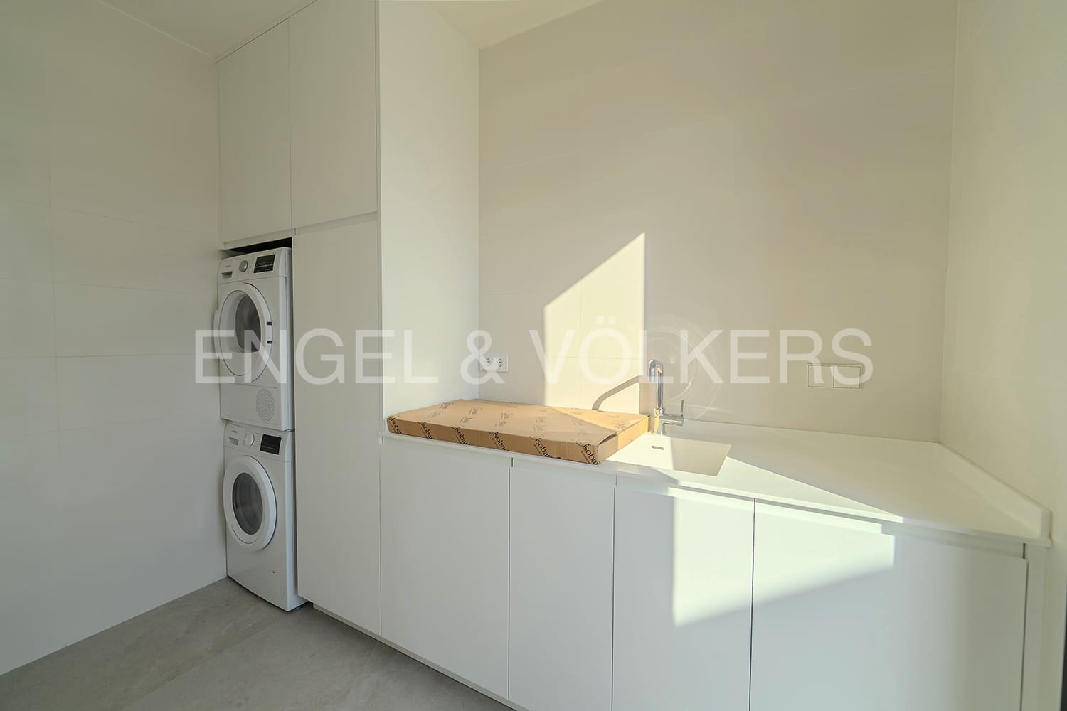 4 soverom Villa til salgs i Alicante by med svømmebasseng garasje - € 1 695 000 (Ref: 6330396)