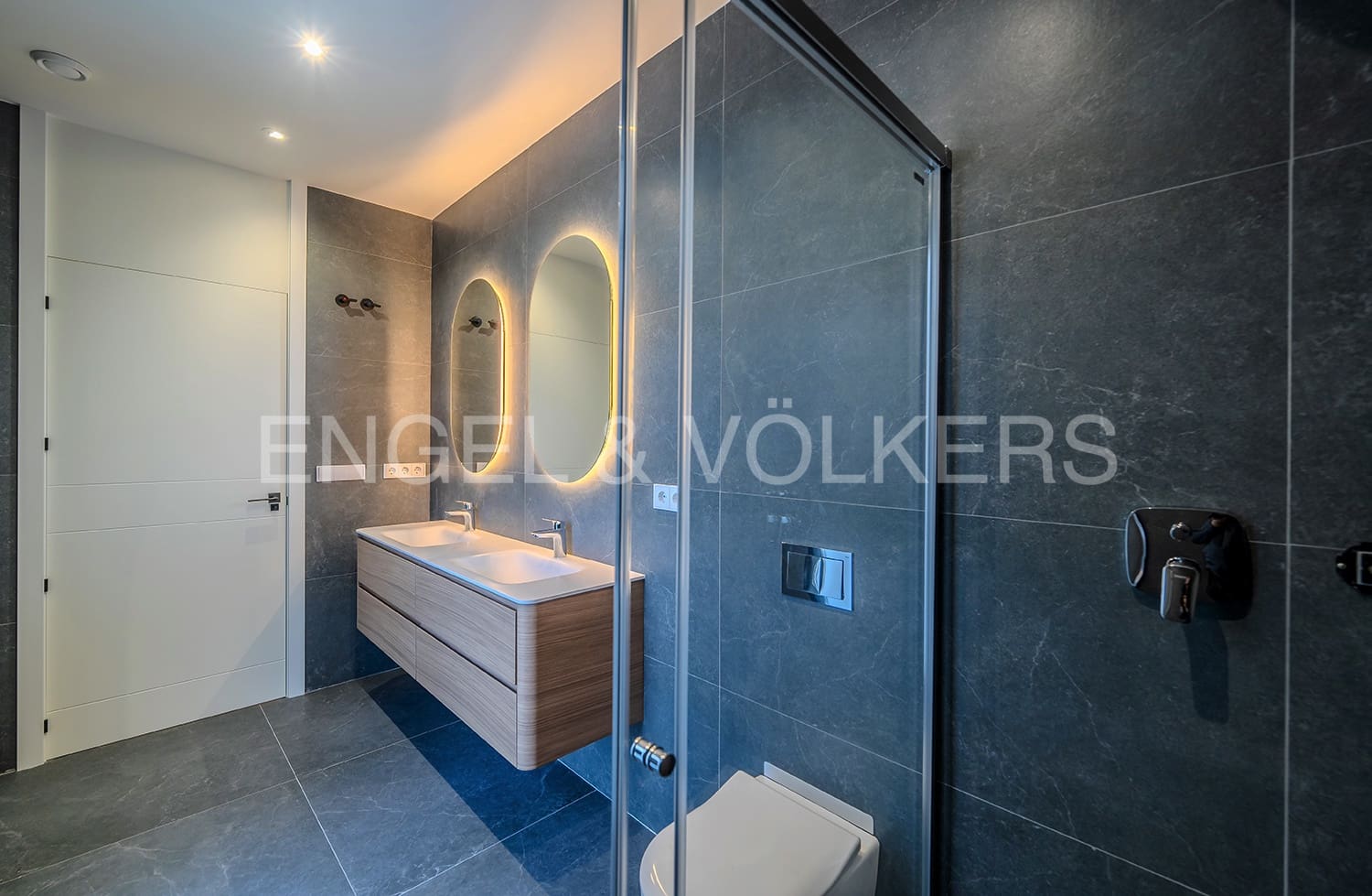 4 soverom Villa til salgs i Alicante by med svømmebasseng garasje - € 1 695 000 (Ref: 6330396)