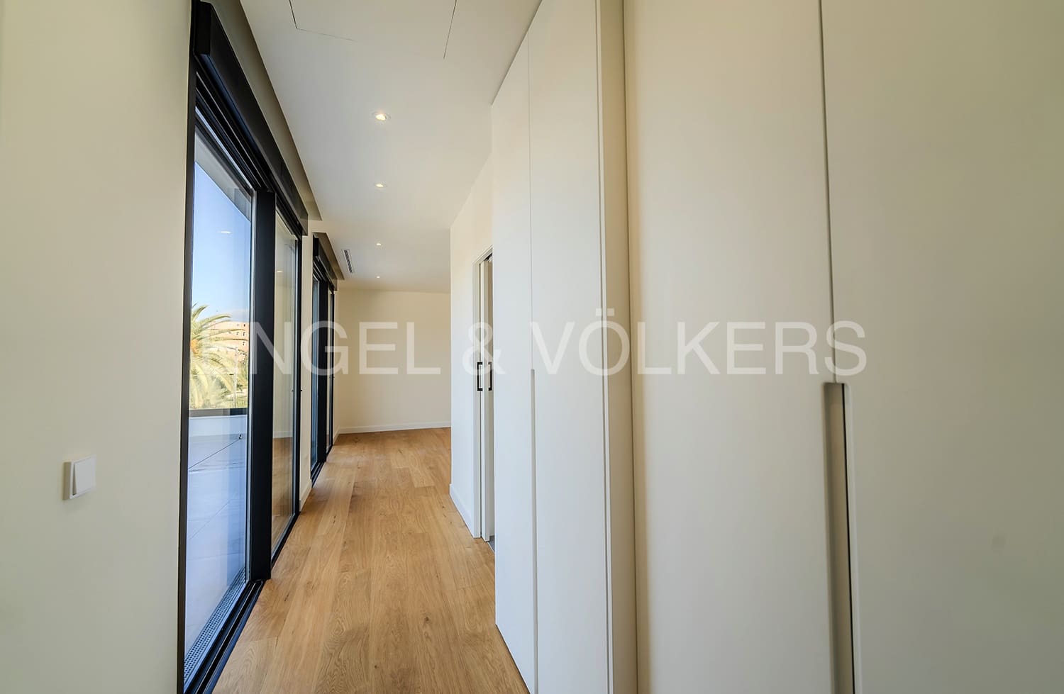 4 soverom Villa til salgs i Alicante by med svømmebasseng garasje - € 1 695 000 (Ref: 6330396)