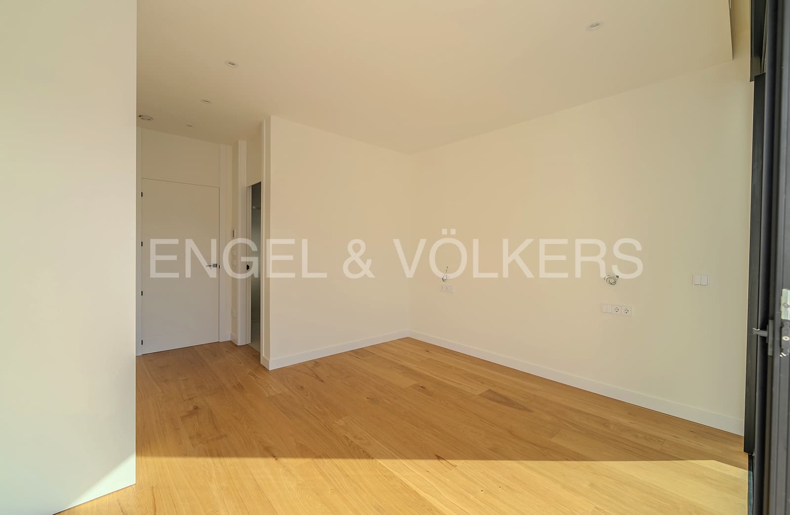 4 soverom Villa til salgs i Alicante by med svømmebasseng garasje - € 1 695 000 (Ref: 6330396)