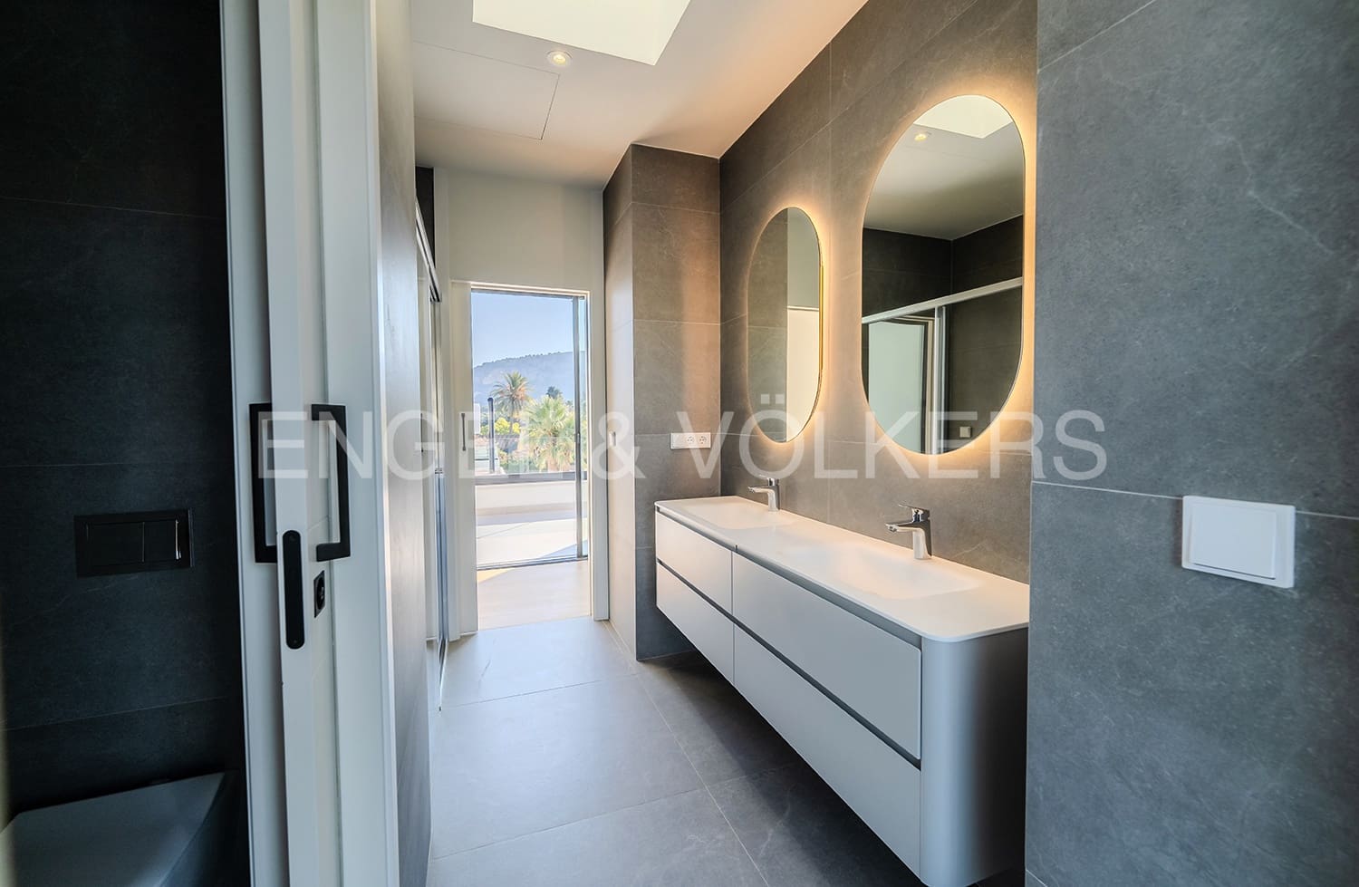 4 soverom Villa til salgs i Alicante by med svømmebasseng garasje - € 1 695 000 (Ref: 6330396)