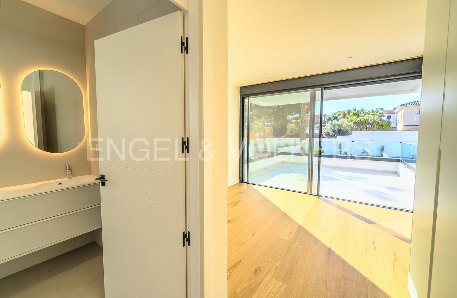 4 soverom Villa til salgs i Alicante by med svømmebasseng garasje - € 1 695 000 (Ref: 6330396)