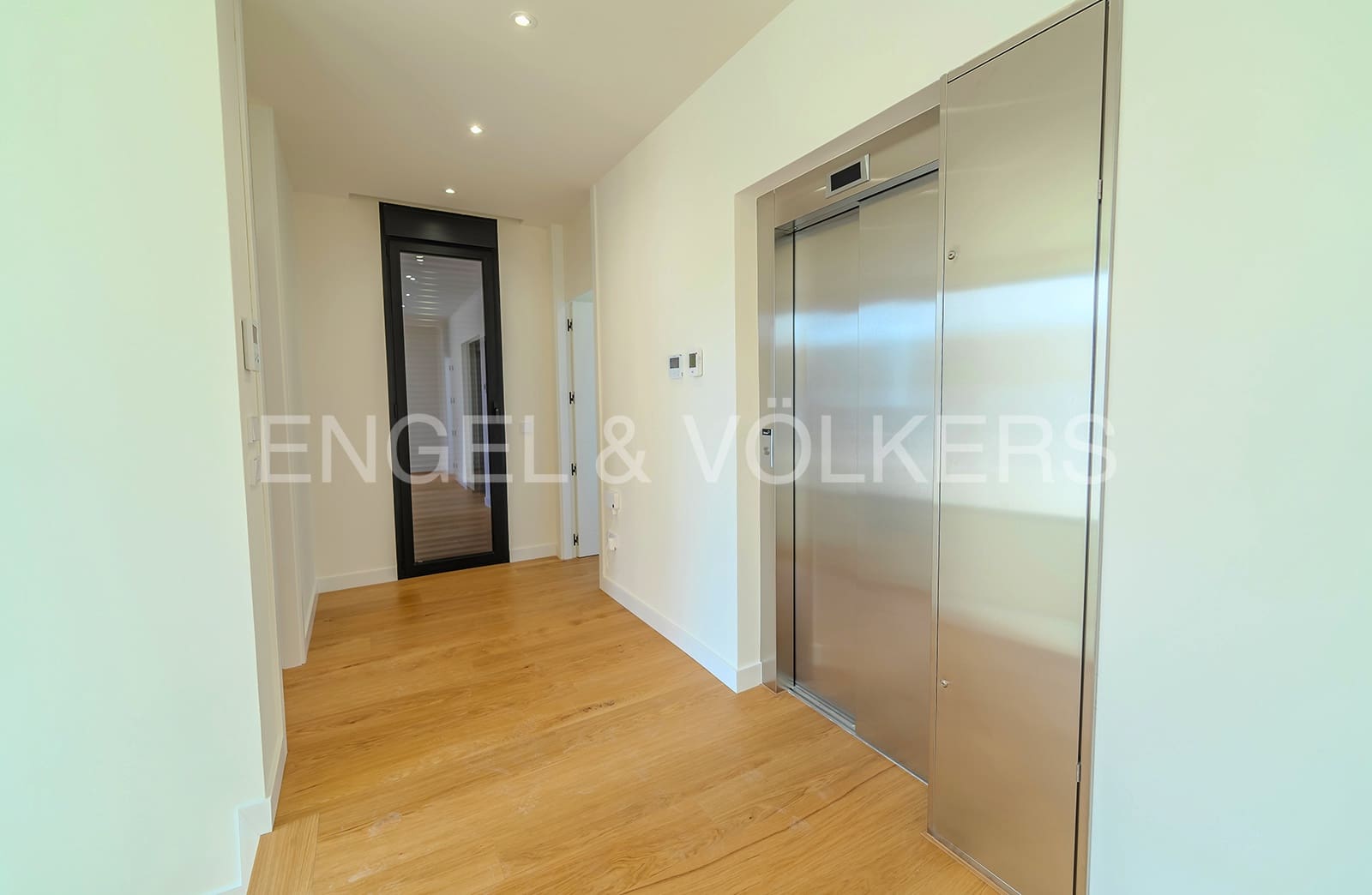 4 soverom Villa til salgs i Alicante by med svømmebasseng garasje - € 1 695 000 (Ref: 6330396)