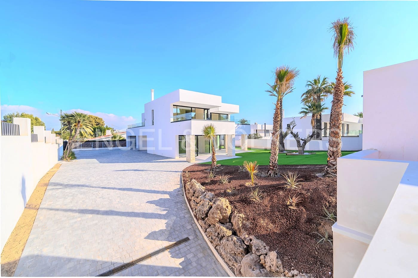 4 soverom Villa til salgs i Alicante by med svømmebasseng garasje - € 1 695 000 (Ref: 6330396)