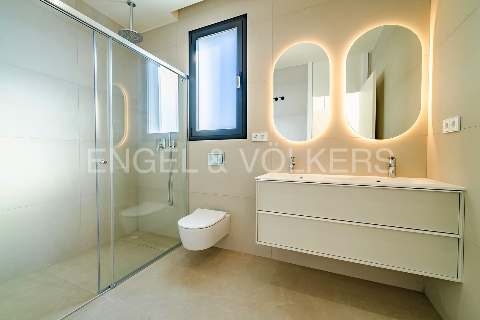 4 soverom Villa til salgs i Alicante by med svømmebasseng garasje - € 1 695 000 (Ref: 6330396)