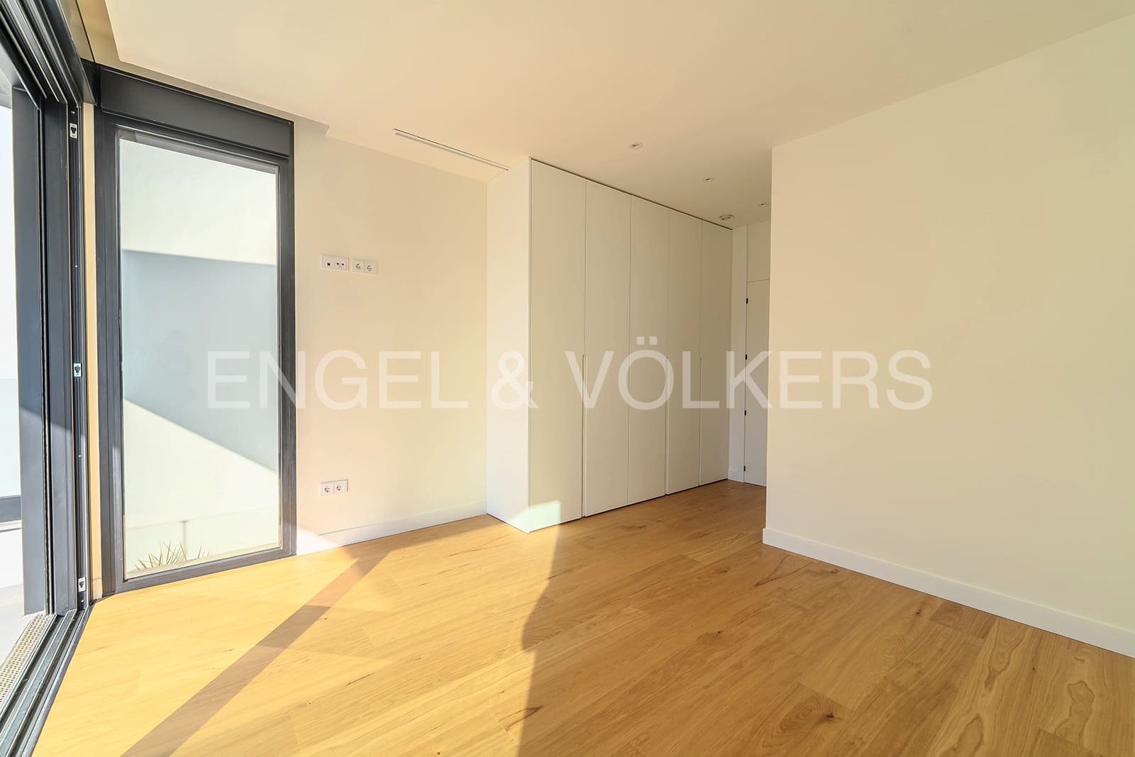 4 soverom Villa til salgs i Alicante by med svømmebasseng garasje - € 1 695 000 (Ref: 6330396)