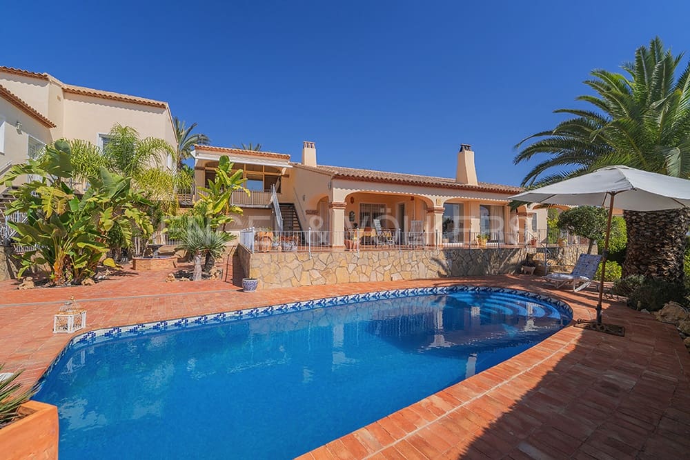 6 soveværelse Villa til salg i El Campello med swimmingpool - € 1.100.000 (Ref: 7845188)