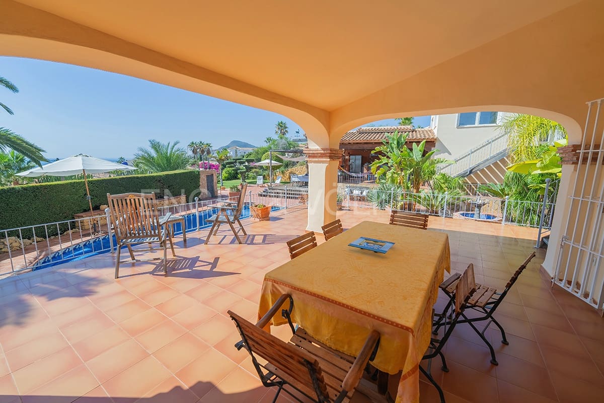 6 soveværelse Villa til salg i El Campello med swimmingpool - € 1.100.000 (Ref: 7845188)