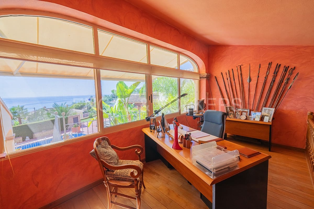 6 soveværelse Villa til salg i El Campello med swimmingpool - € 1.100.000 (Ref: 7845188)