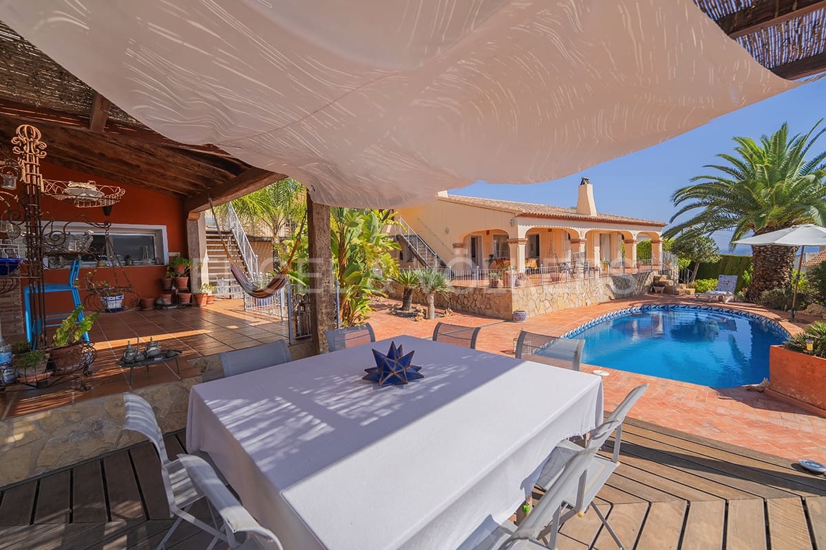 6 soveværelse Villa til salg i El Campello med swimmingpool - € 1.100.000 (Ref: 7845188)